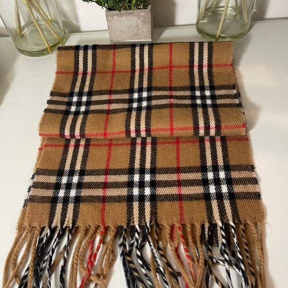 ❤️Preloved Burberrys of London Lambswool Nova Check Scarf❤️ - Picture 5 of 5
